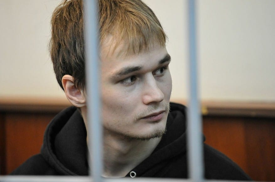 ФСБ передала заключенным интимные фото Азата Мифтахова, чтобы перевести в низшую касту «обиженных». Об этом рассказала его жена