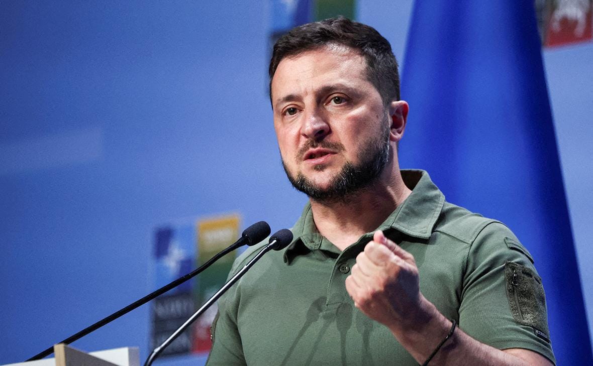 Западные псевдоэксперты в публикациях РИА «Новости» дружно предсказали устранение Зеленского, но не договорились, по какой причине