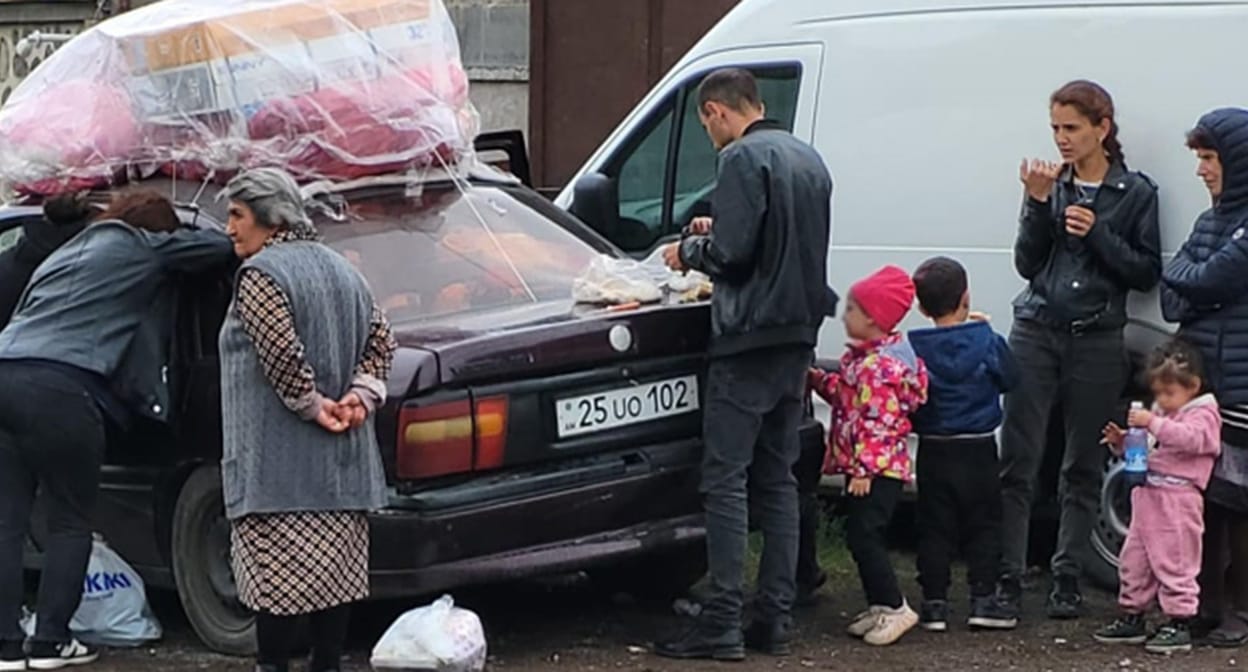 Уже 85 тысяч человек эвакуировались в Армению из Нагорного Карабаха, это более половины жителей региона