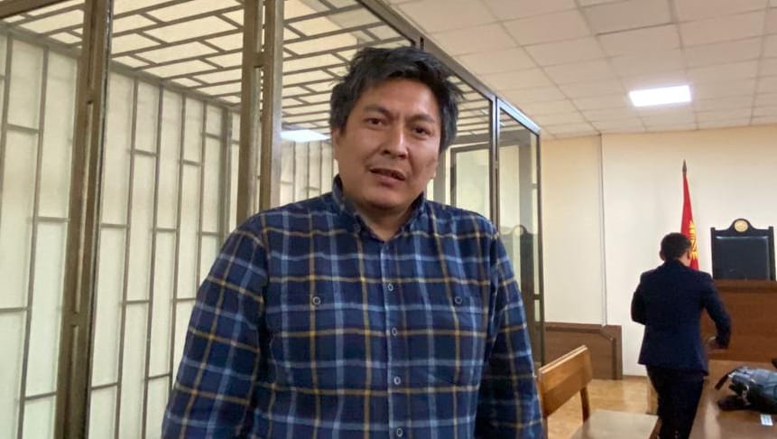 Расследователя Болота Темирова депортировали из Кыргызстана в Россию